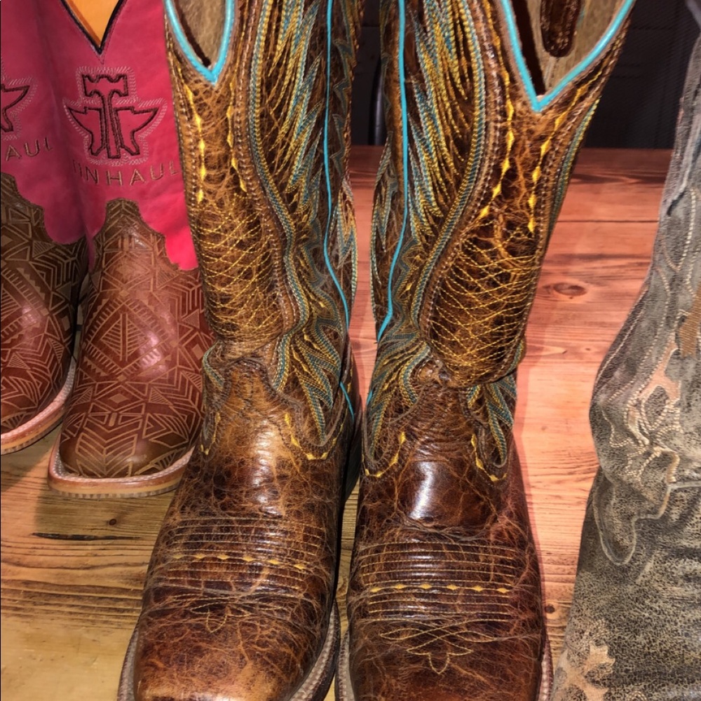 Size 9 ariat women boots